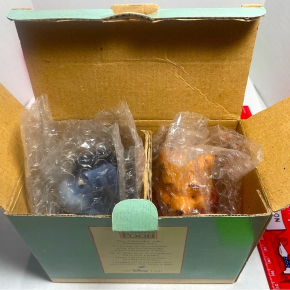 BNIB VINTAGE SIMPLY POOH EEYORE AND WINNIE THE POOH SALT AND PEPPER SHAKER SET - Picture 10 of 16